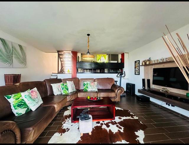 2 BEDROOM DUPLEX FOR SALE IN WOODHAVEN